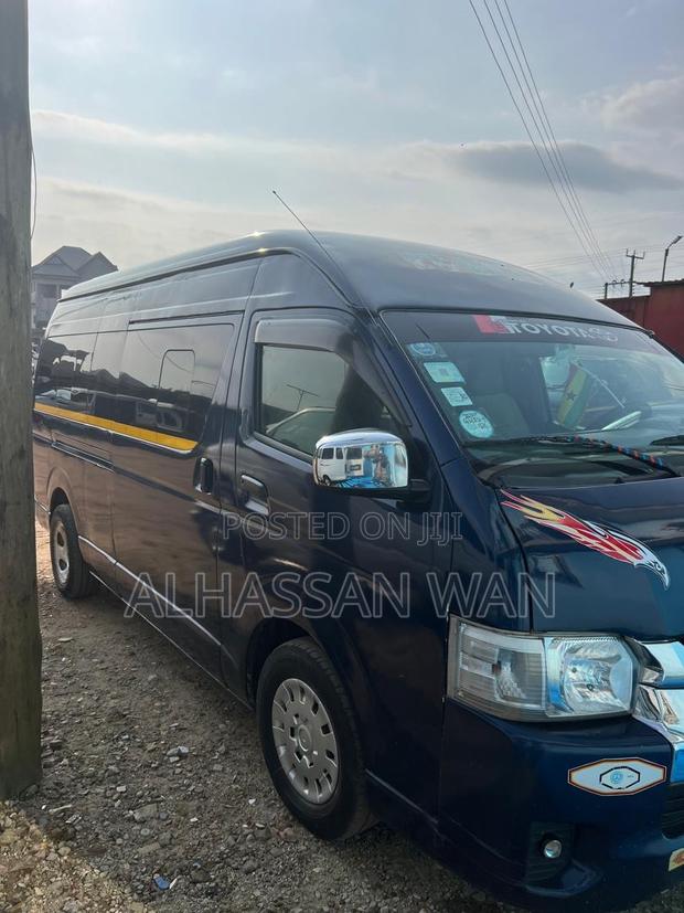 Toyota HiAce 2010 Blue