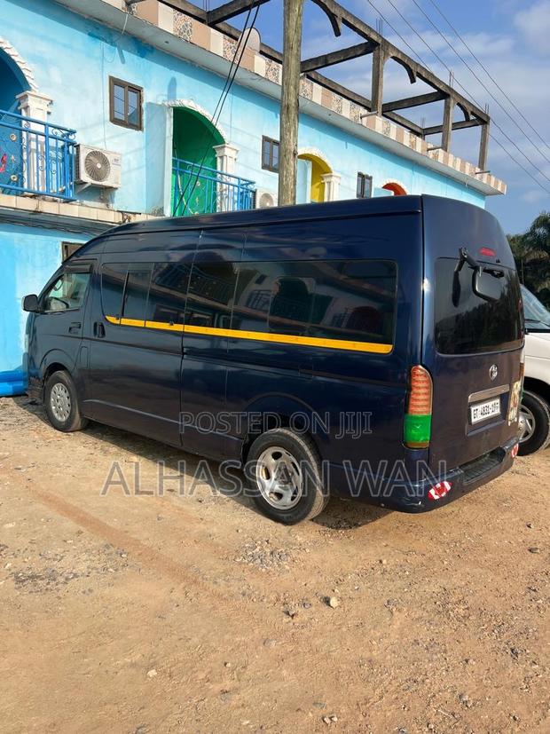 Toyota HiAce 2010 Blue · Photo 5