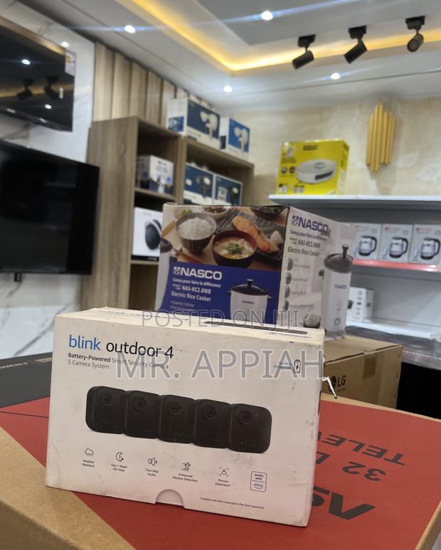 Beautiful Made Blink Outdoor 4 Security Cameras · Photo 1