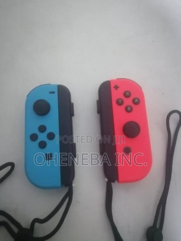 Original Nintendo Switch Joy-Con · Photo 1