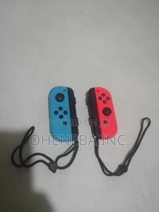 Original Nintendo Switch Joy-Con · Photo 2