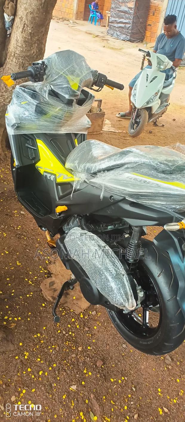 New Yamaha NMAX 155 2025 Yellow · Photo 2