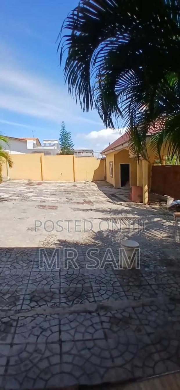 20bdrm House in Sam Properties, West Hills Mall Area for rent · Photo 3