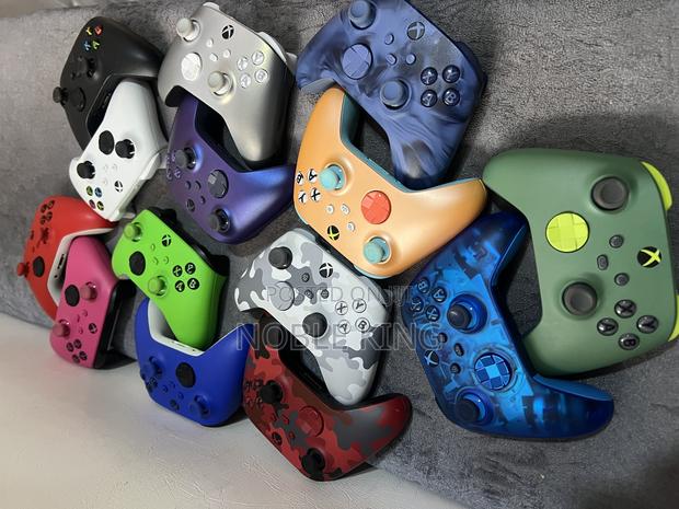 Xbox Series S/X Controllers · Photo 1
