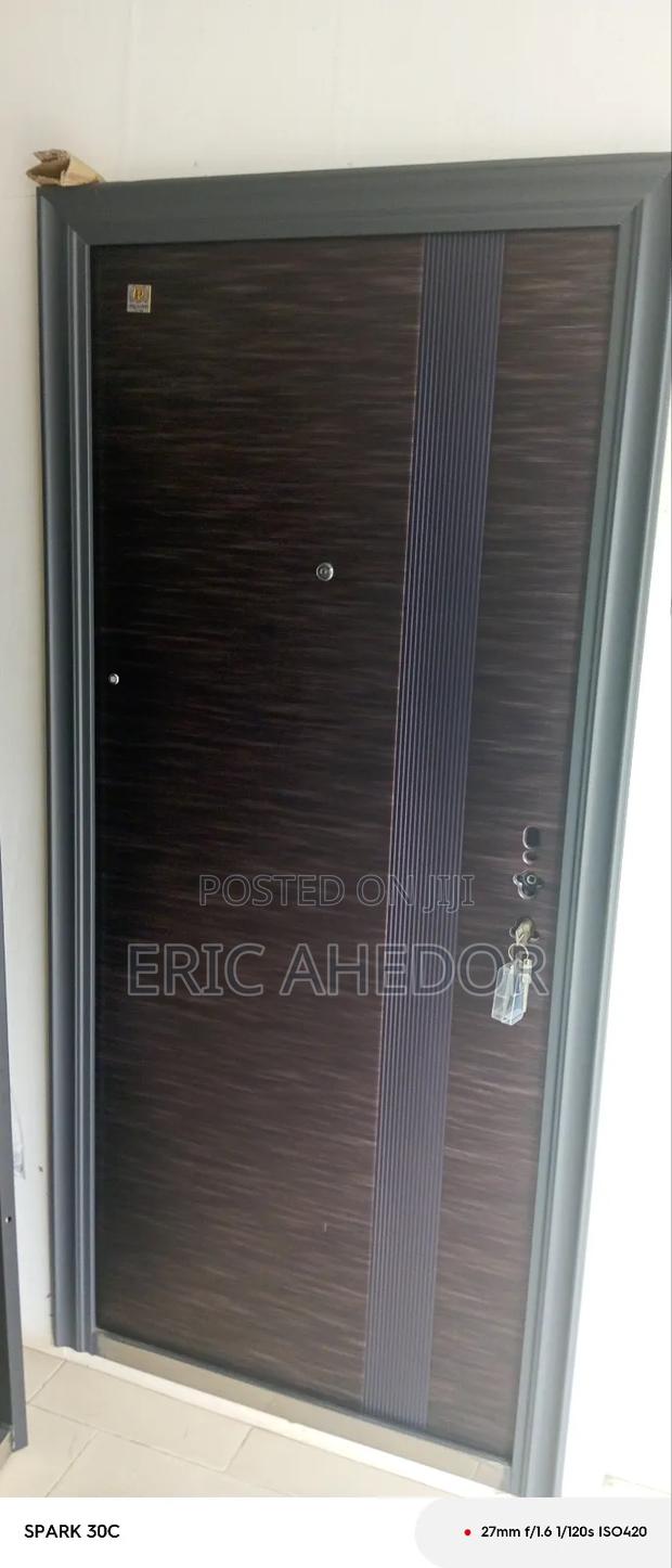 Smooth Paladin Security Door + Handle · Photo 1