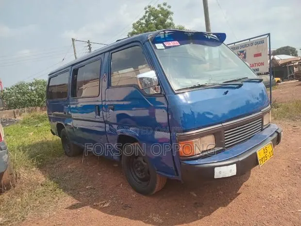 Nissan Caravan (Urvan) 2011 Blue · Photo 1