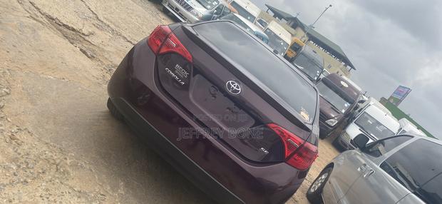 Toyota Corolla SE Special Edition 4dr Sedan (1.8L 4cyl CVT) 2017 Gray · Photo 3