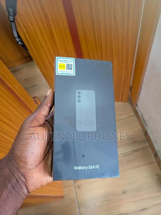 New Samsung Galaxy S24 FE 256 GB Green · Photo 1