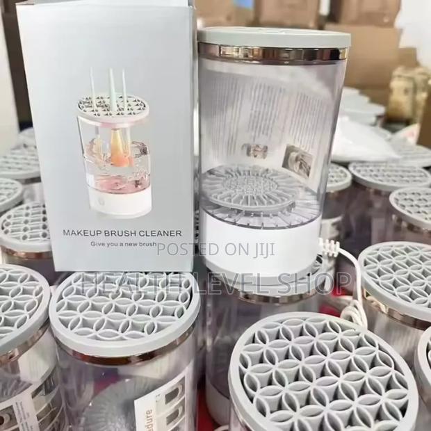 Automatic Makeup Brush Cleaner · Photo 1