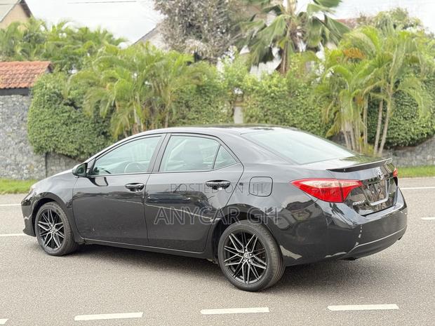 Toyota Corolla LE (1.8L 4cyl 2A) 2018 Black · Photo 6