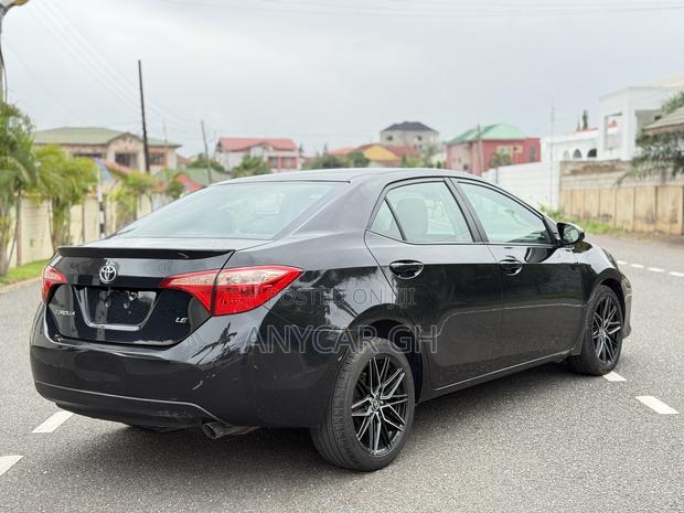 Toyota Corolla LE (1.8L 4cyl 2A) 2018 Black · Photo 4