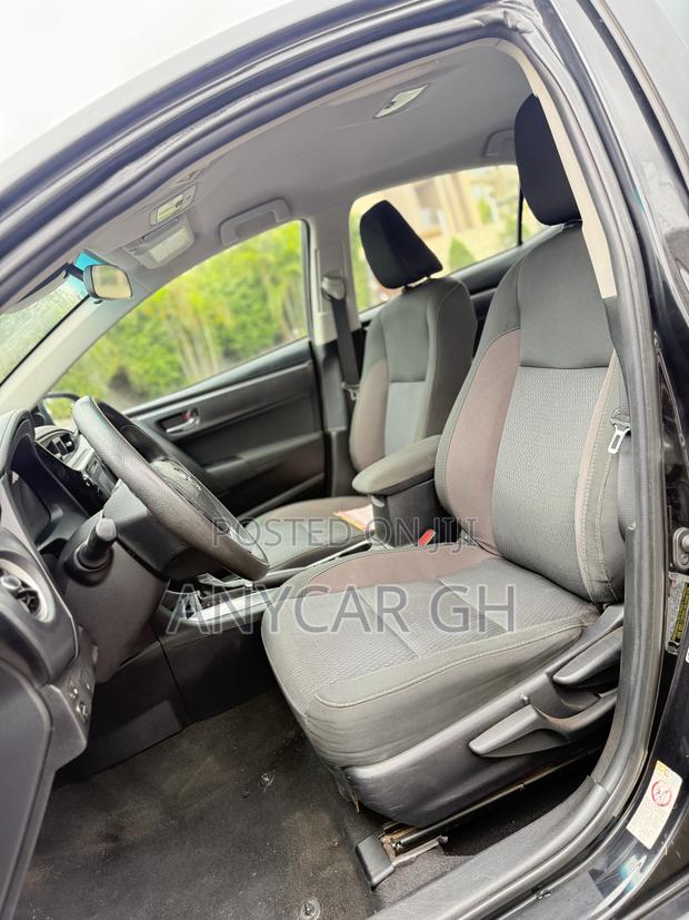 Toyota Corolla LE (1.8L 4cyl 2A) 2018 Black · Photo 8