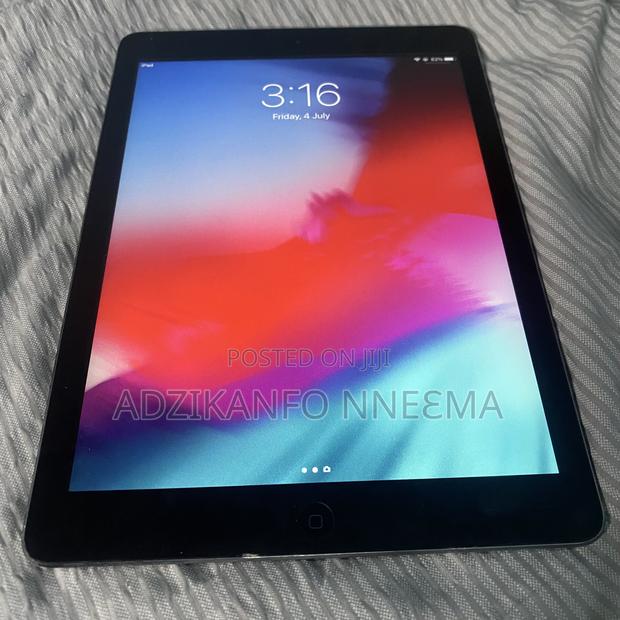 Apple iPad Air 16 GB Gray · Photo 1