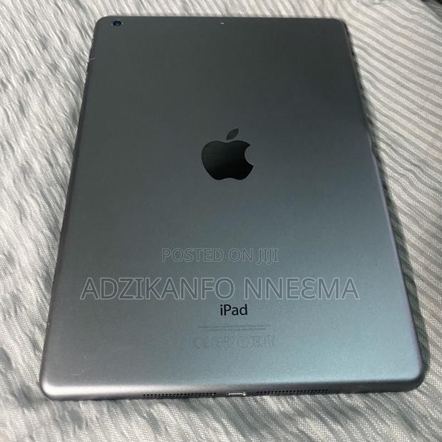 Apple iPad Air 16 GB Gray · Photo 2