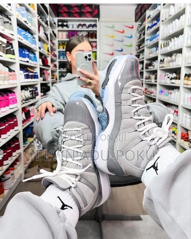 Air Jordan 11 Retro "Cool Grey” · Photo 2