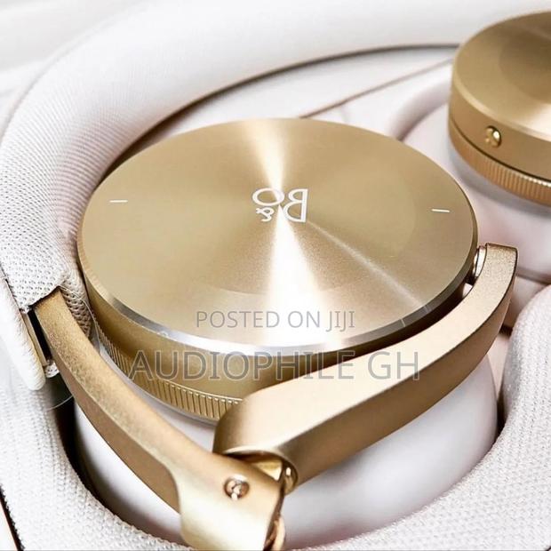Bang Olufsen Beoplay H95 Noise Cancelling Headphones · Photo 7
