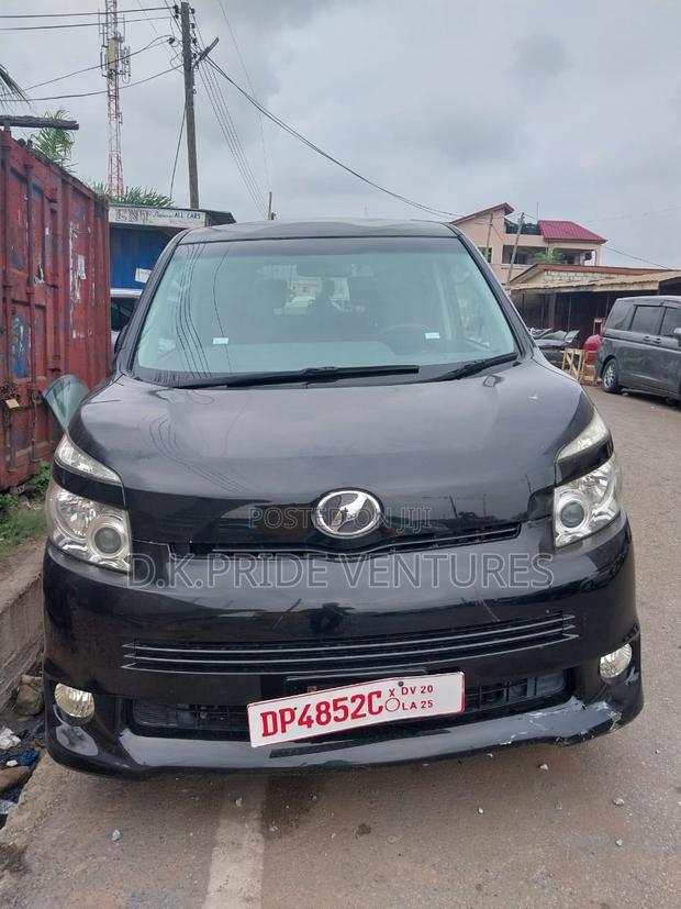 Toyota Voxy 2011 Black · Photo 1
