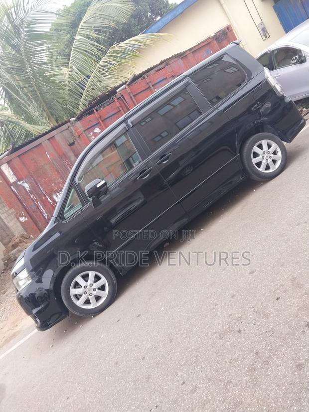 Toyota Voxy 2011 Black · Photo 5