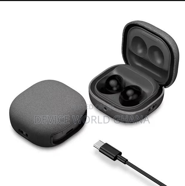 Sandstone Protective Case for Samsung Buds3 and Buds 3pro · Photo 8
