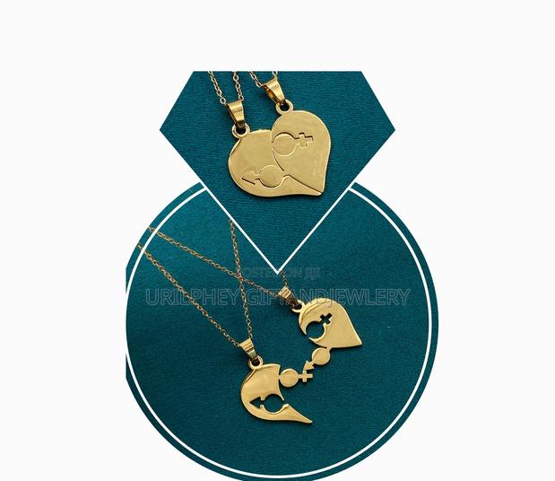 Couples and Friendship Necklace · Photo 1