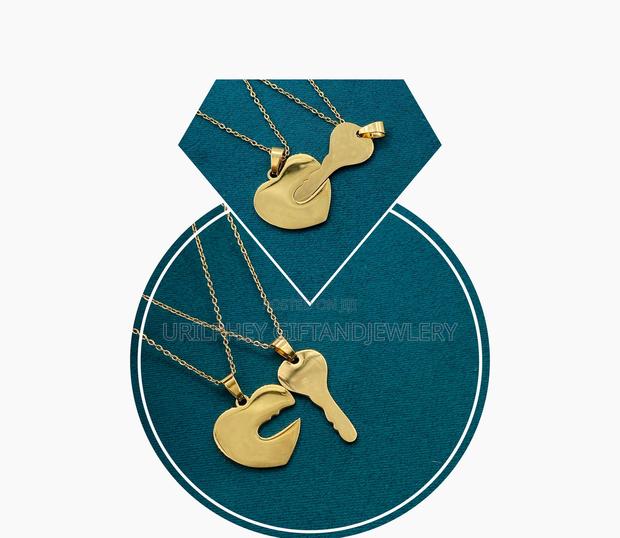 Couples and Friendship Necklace · Photo 3