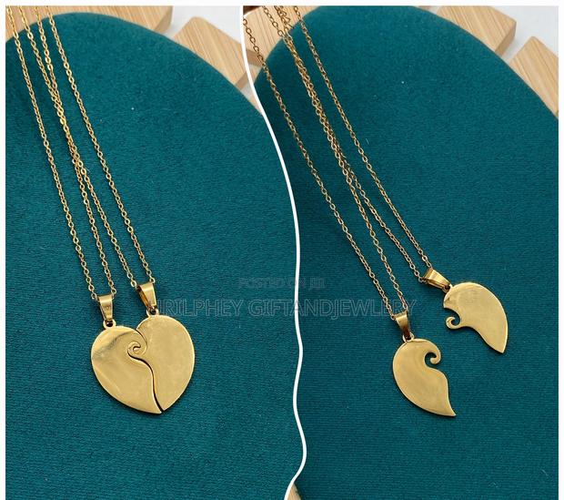 Couples and Friendship Necklace · Photo 4