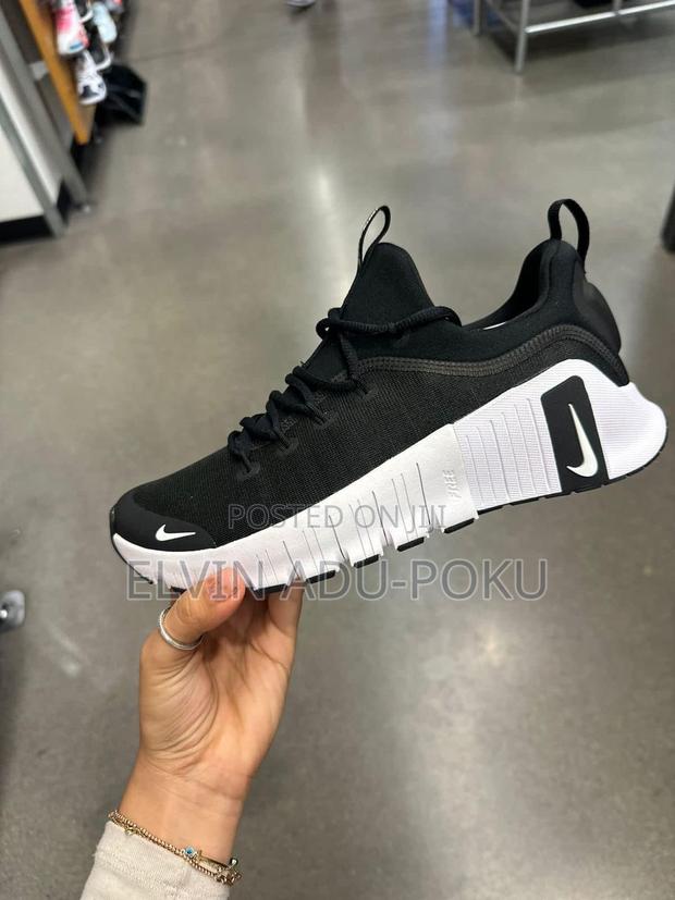 Nike Free Metcon 5 in Different Colours , Swipe > · Photo 1