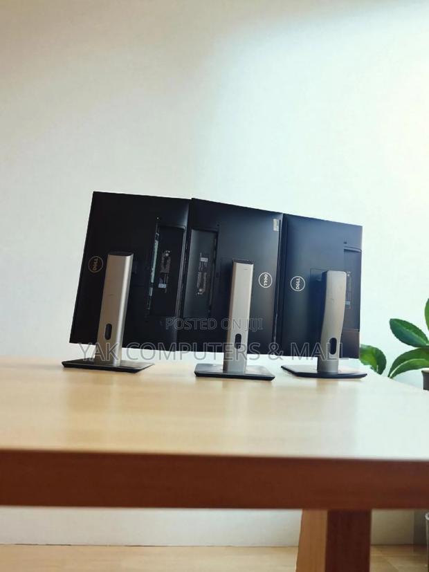 Dell 24 Inch Ultra Sharp FHD Bezeles Monitor 2hdmi,2dp,5usb · Photo 3