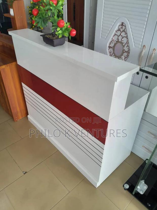 Newly Information Reception Table for Hotel · Photo 1