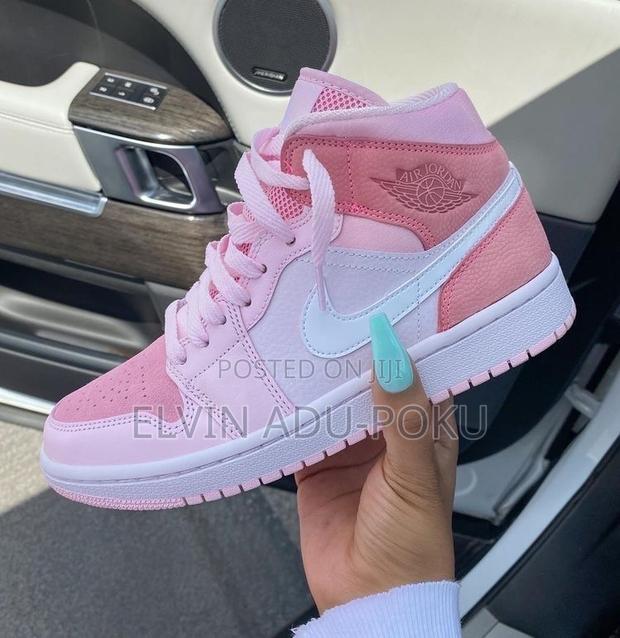 Wmn’S Air Jordan 1 “Rush Pink” · Photo 1