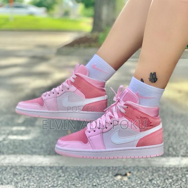 Wmn’S Air Jordan 1 “Rush Pink” · Photo 2