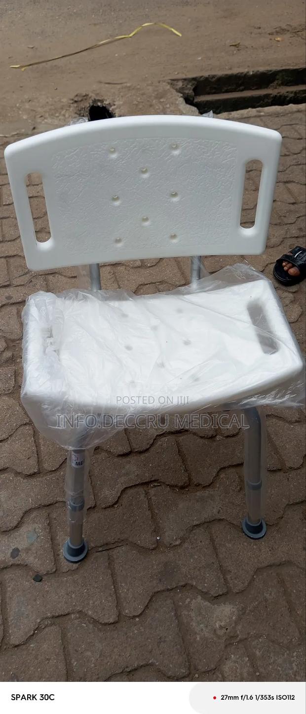 Shower Seat With Backrest · Photo 1