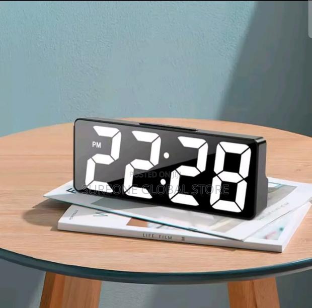 Multi-Function Digital Alarm Clock · Photo 1