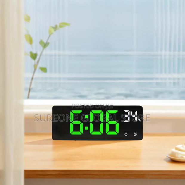 Multi-Function Digital Alarm Clock · Photo 2
