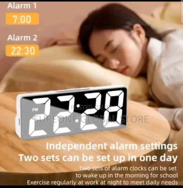 Multi-Function Digital Alarm Clock · Photo 3