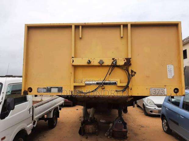 Mercedes-Benz Trucks 2015 White · Photo 4