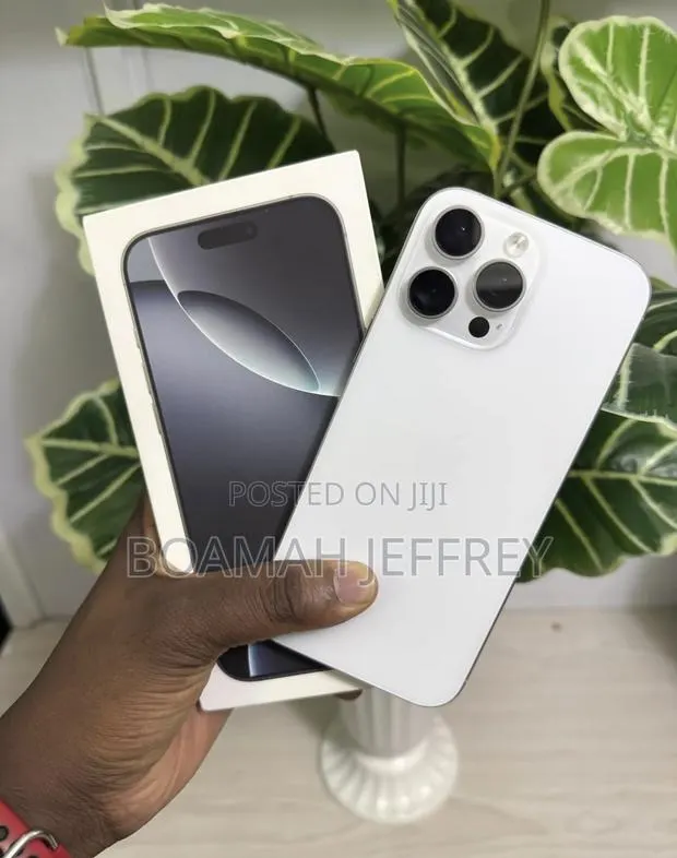 Apple iPhone 16 Pro Max 512 GB White · Photo 1