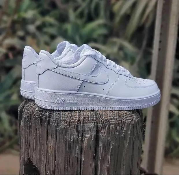 Nike Air Force Leather All White · Photo 1
