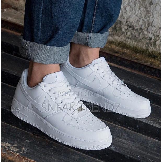 Nike Air Force Leather All White · Photo 2