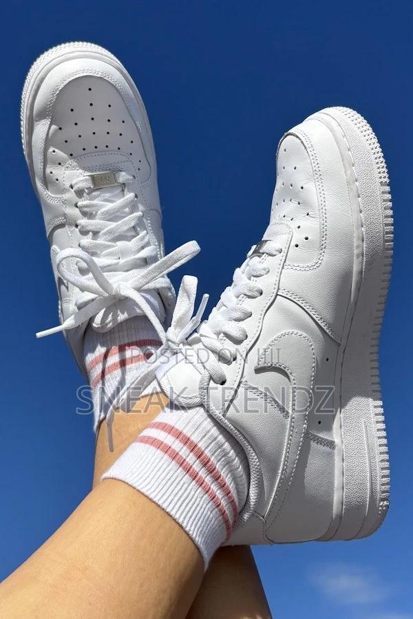 Nike Air Force Leather All White · Photo 3