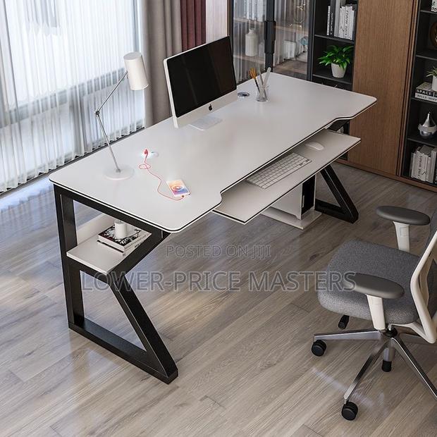 Gaming Table With Keyboard Tray · Photo 1