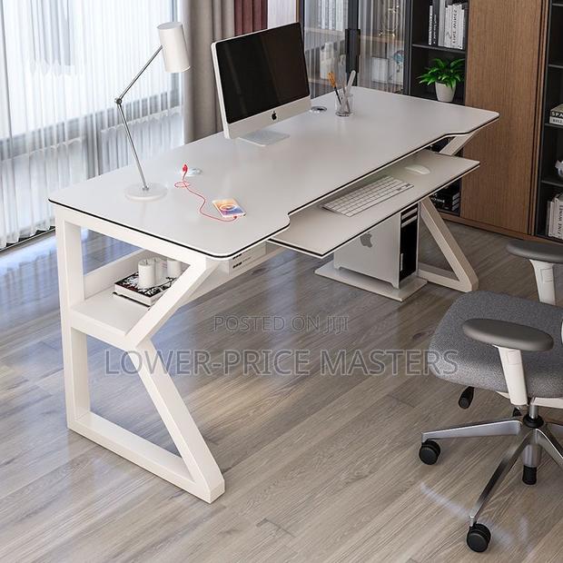 Gaming Table With Keyboard Tray · Photo 2
