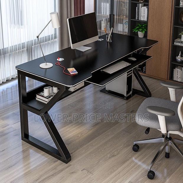 Gaming Table With Keyboard Tray · Photo 3