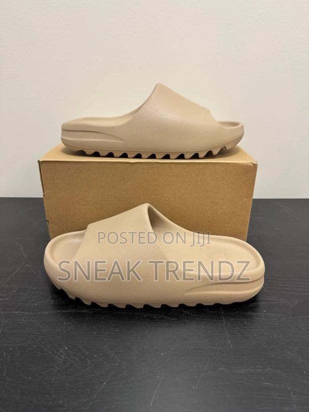 Original Adidas Yeezy Slies Pure Cream · Photo 2