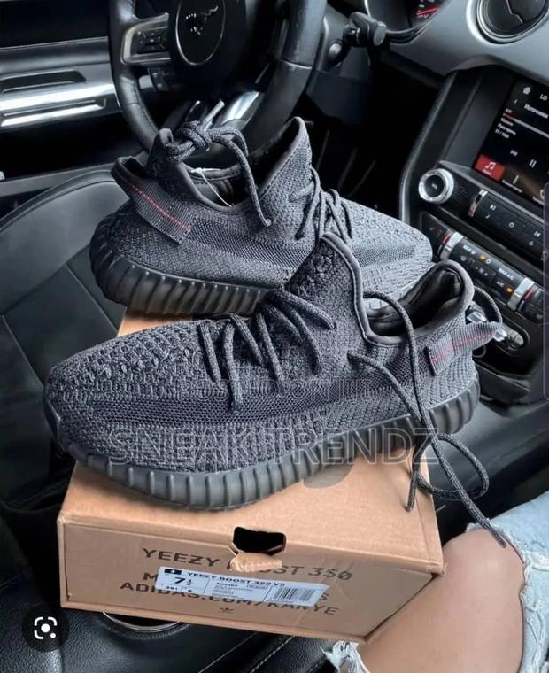 Original Yeezy Boost D Grey · Photo 1