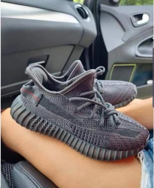 Original Yeezy Boost D Grey · Photo 2