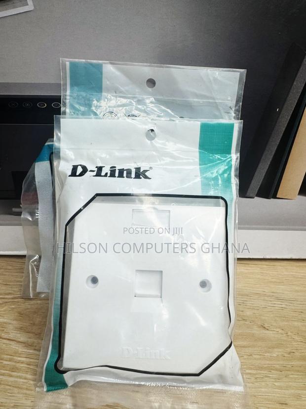 Dlink Single Uk Faceplate With Shutter · Photo 1
