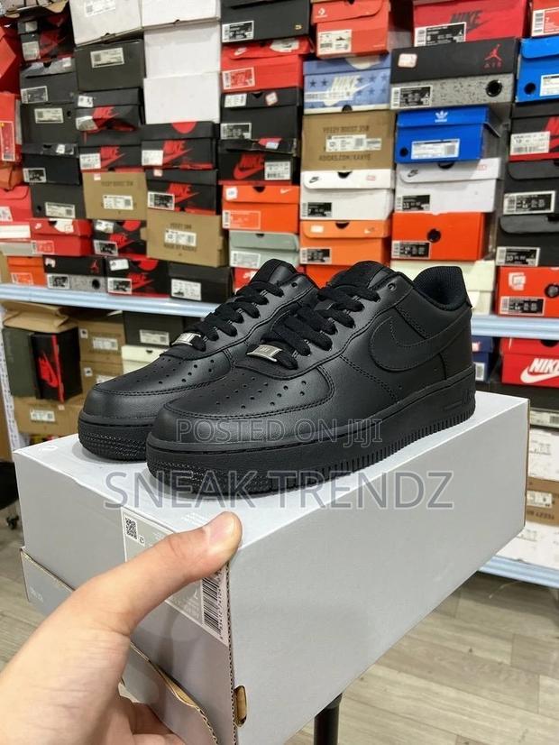 Nike Air Force Leather D Black · Photo 1