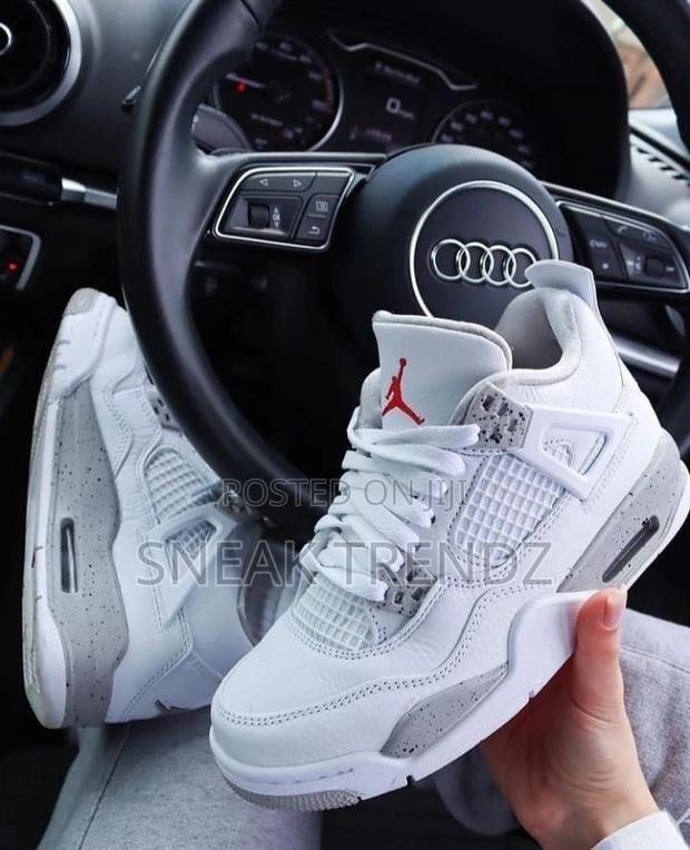 Air Jordan R4 Oreo White Grey · Photo 1