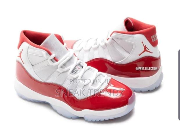 Jordan Air R11 Red White · Photo 2